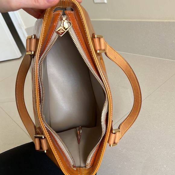 Louis Vuitton Vernis Houston Sholder Bag - Picture 9 of 17